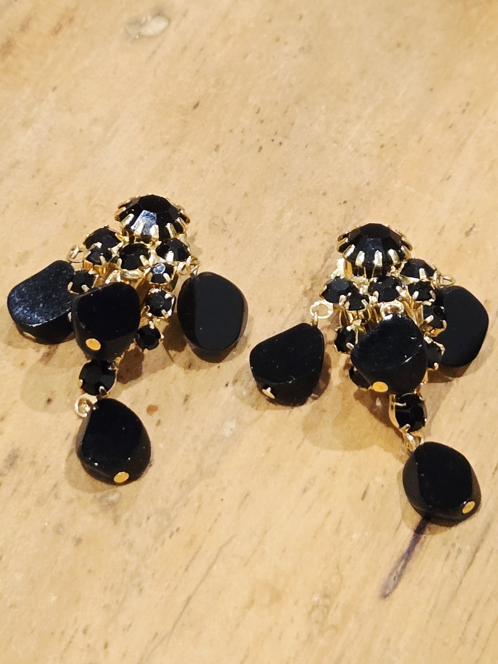 Vintage Gold-Tone Black Dangle Cluster Earrings Clip On - Women Jewelry